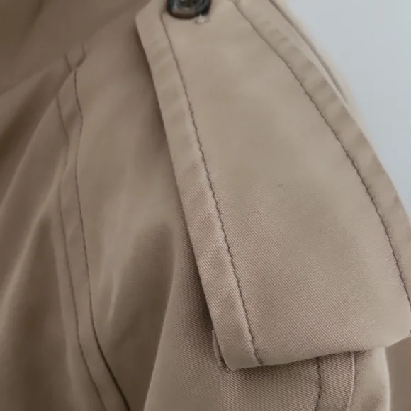 Classic Tan Double-Breasted Men's Trench Coat - Picture 6 of 11